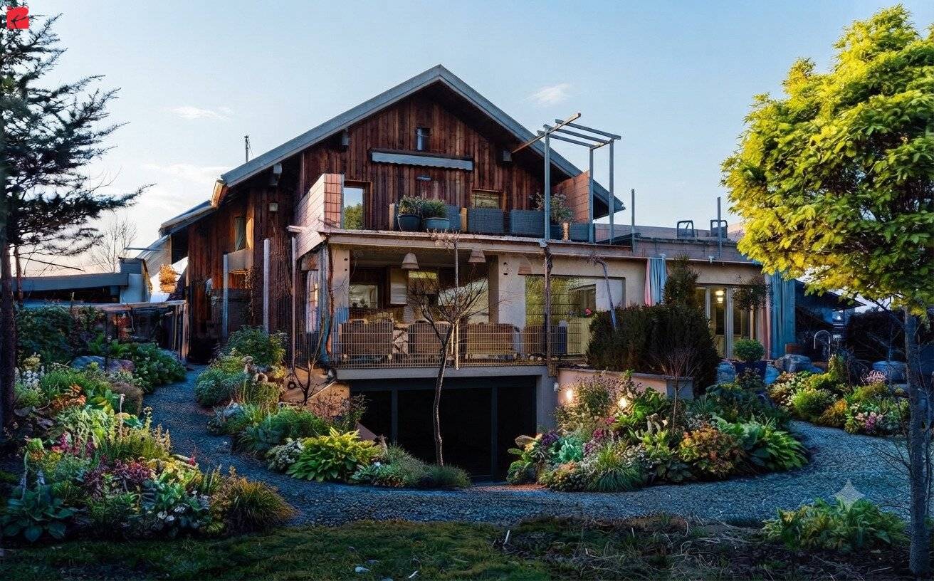 House with Rooftop Terrace and Panoramic View of the Traunstein
