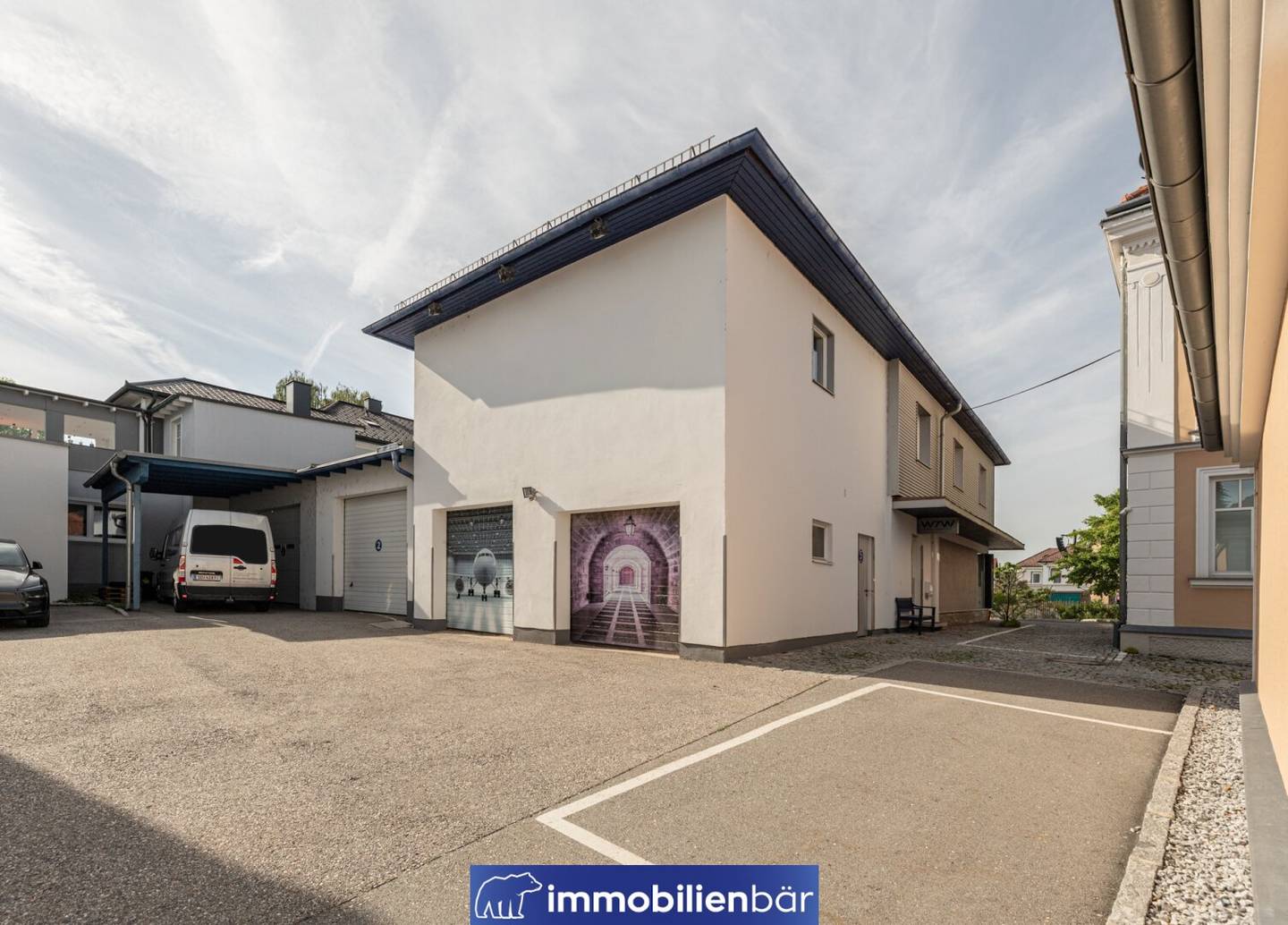 Gewerbefläche mit Lastenlift und Carport in zentraler Lage
