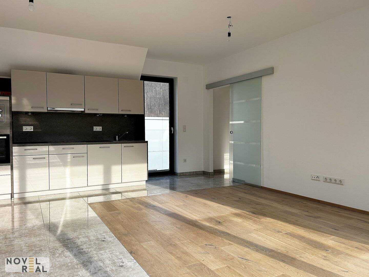 New build penthouse apartment with balcony and roof terrace