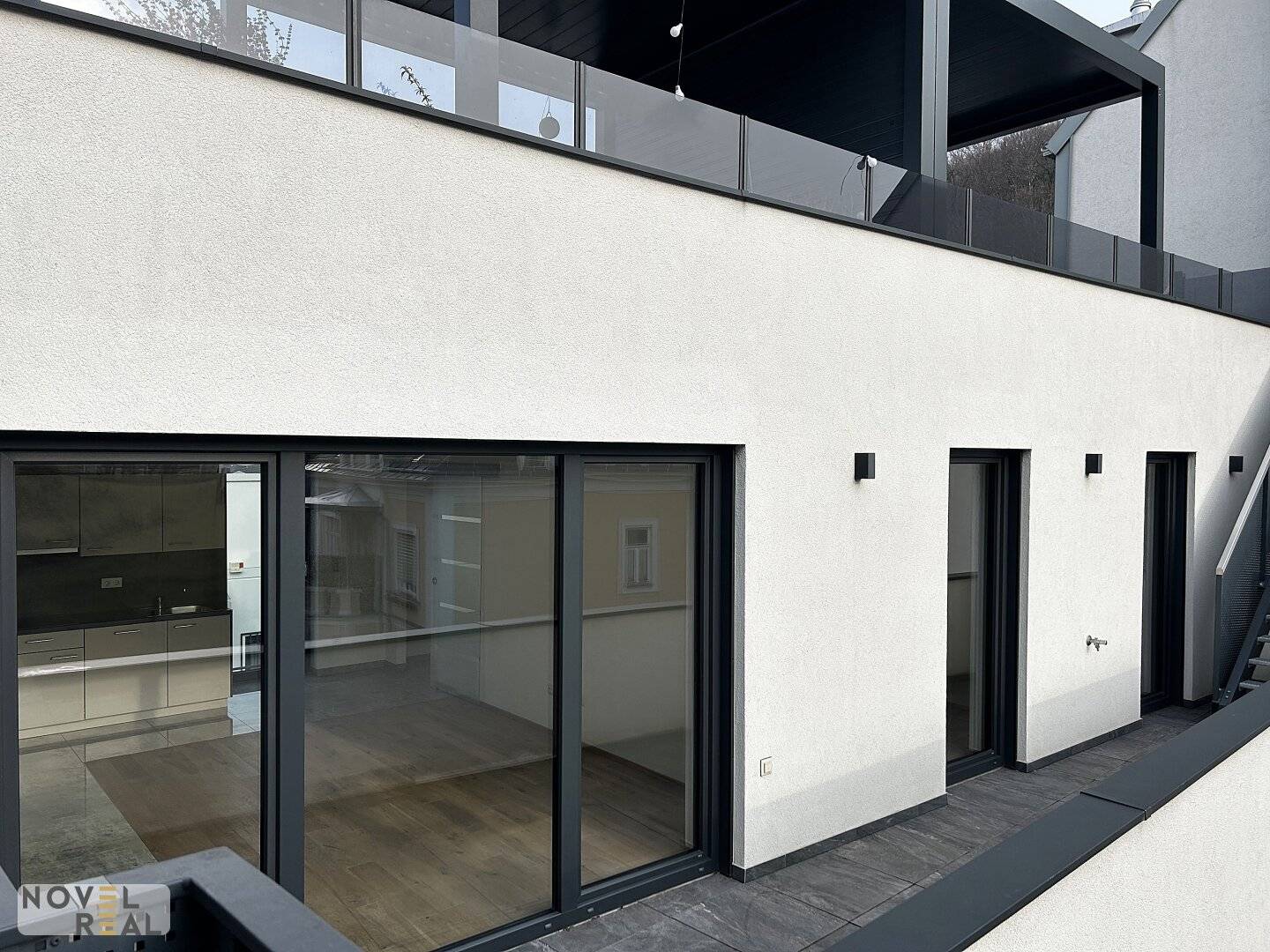New build penthouse apartment with balcony and roof terrace