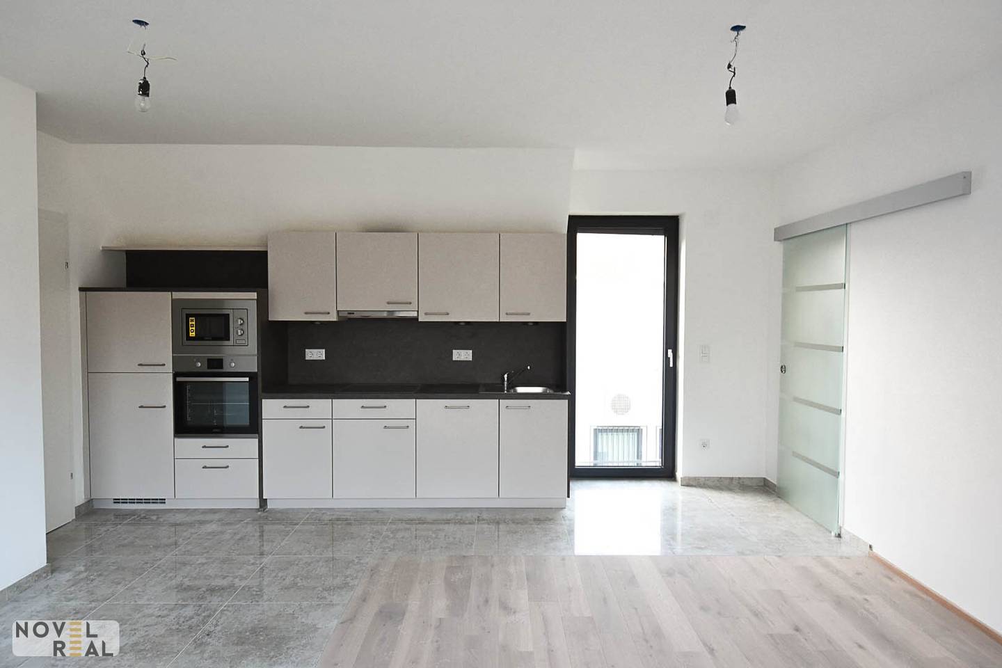 New build penthouse apartment with balcony and roof terrace
