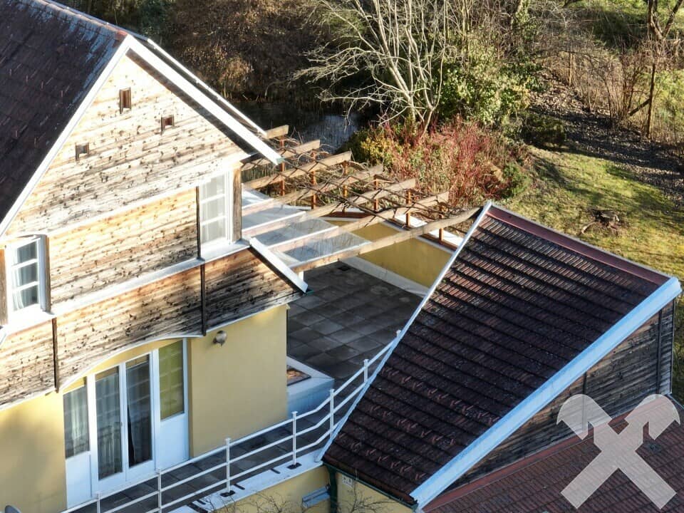 Wohnhaus mit Garten und Doppelgarage
