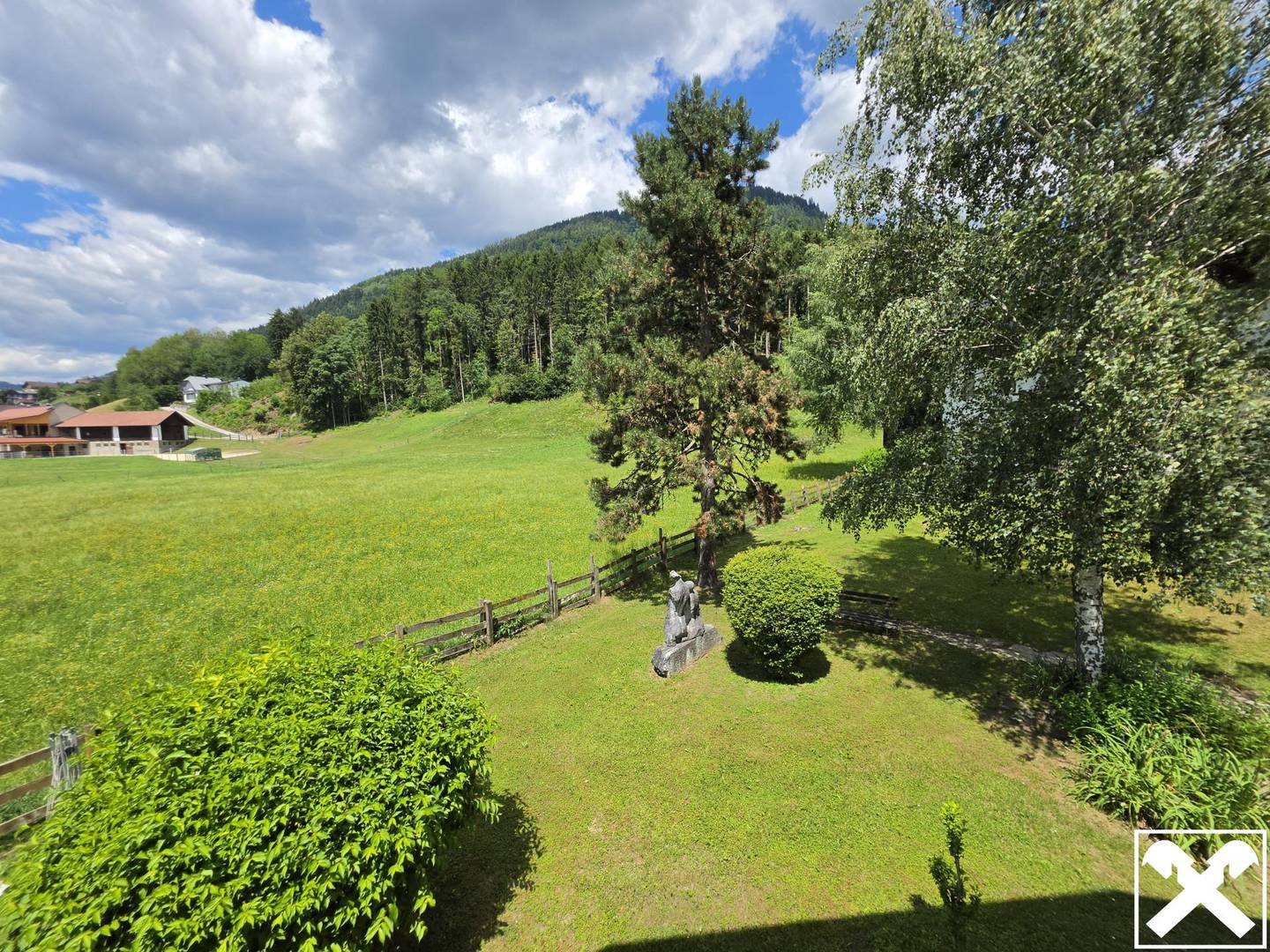 Helle Wohnung mit Westbalkon und Bergblick