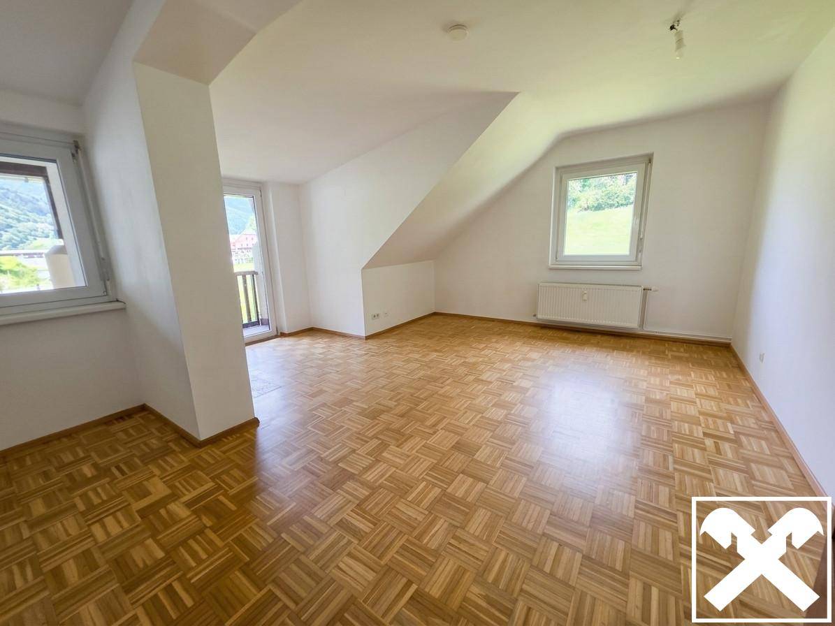 Helle Wohnung mit Westbalkon und Bergblick