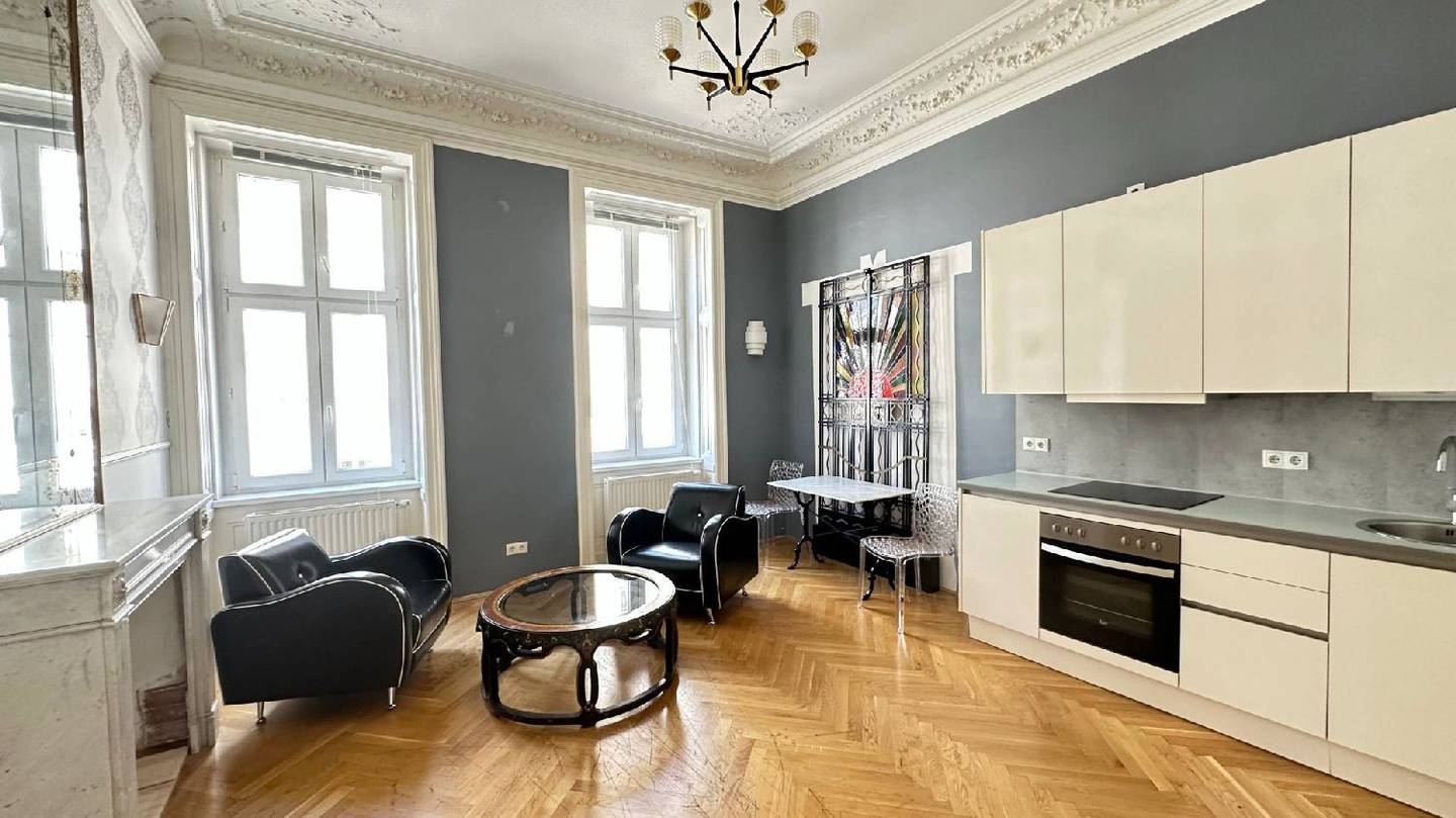 Charming Altbau Apartment with Open Kitchen near Belvedere