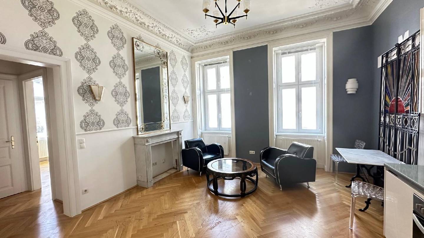 Charming Altbau Apartment with Open Kitchen near Belvedere