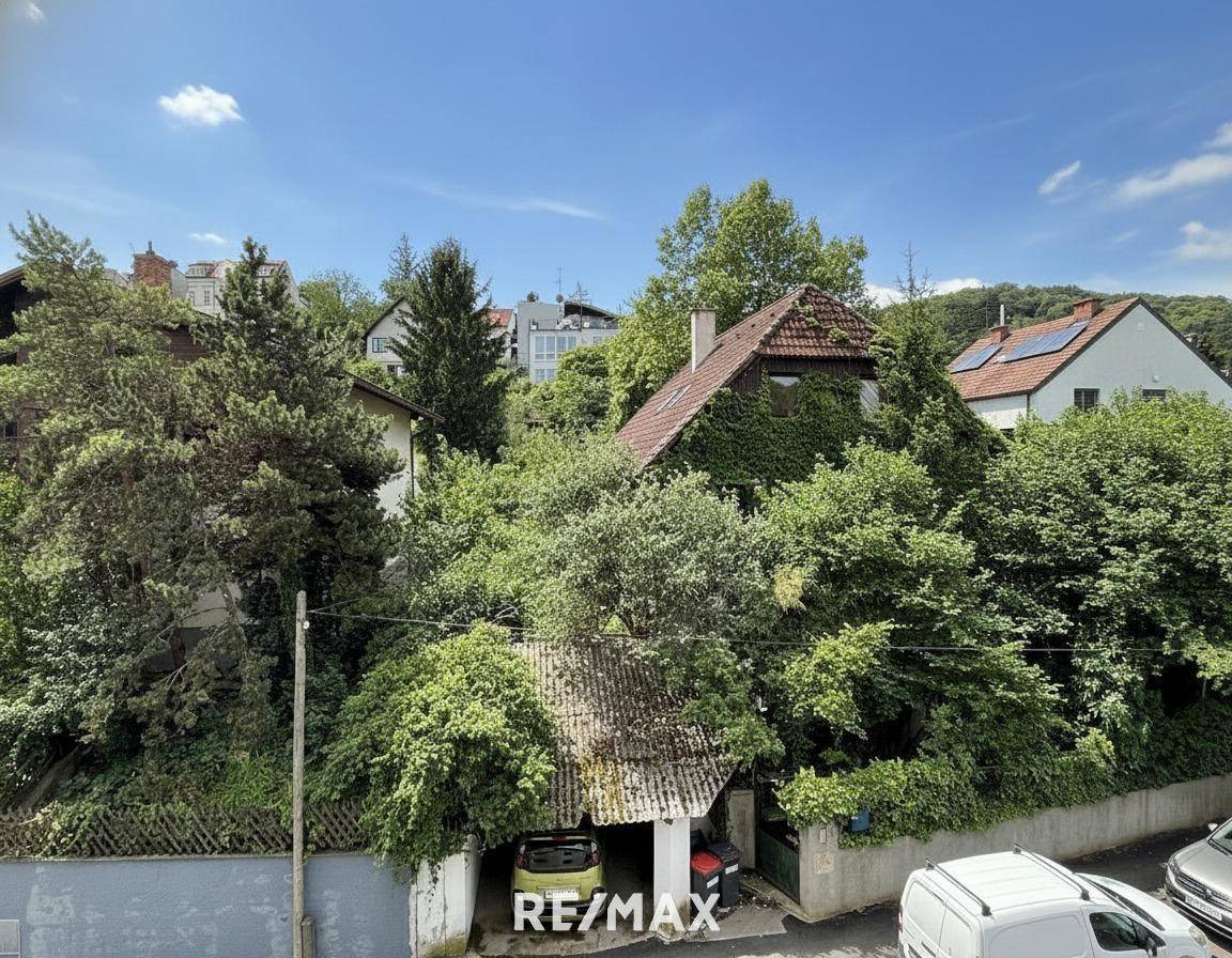 Helle Dachgeschosswohnung mit Schwedenofen und Abstellraum