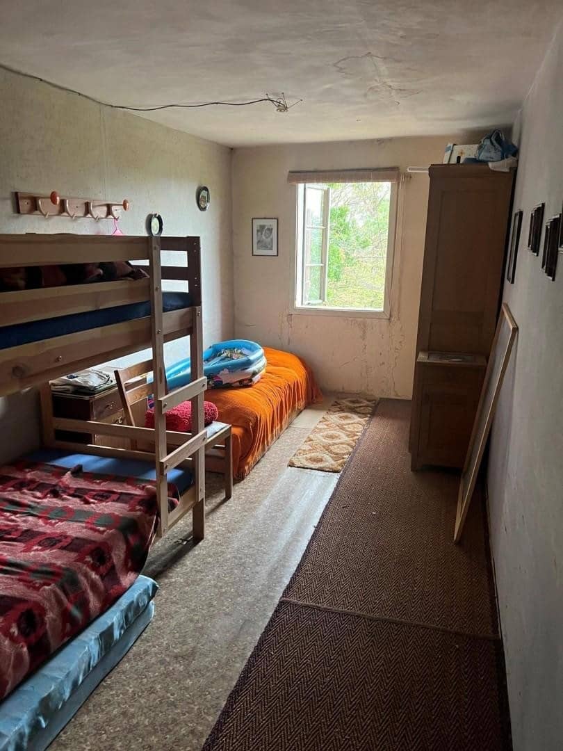 Grundstück mit Ferienhaus in ruhiger Grünlage