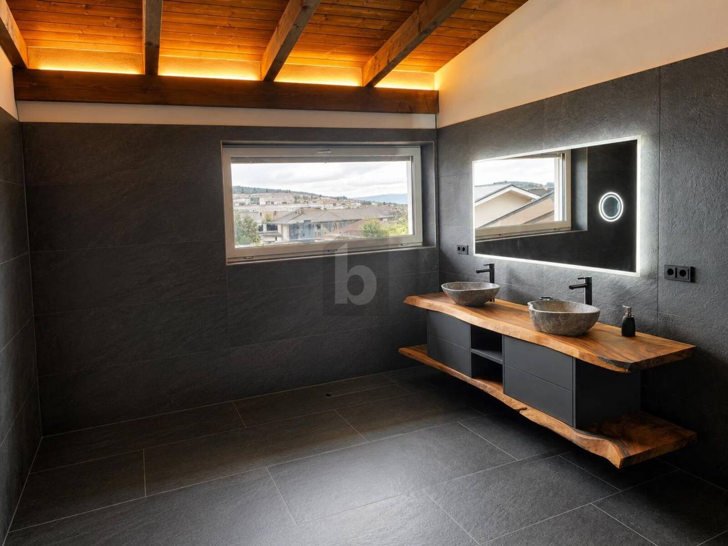 Dachgeschosswohnung mit Untersbergblick und Balkon
