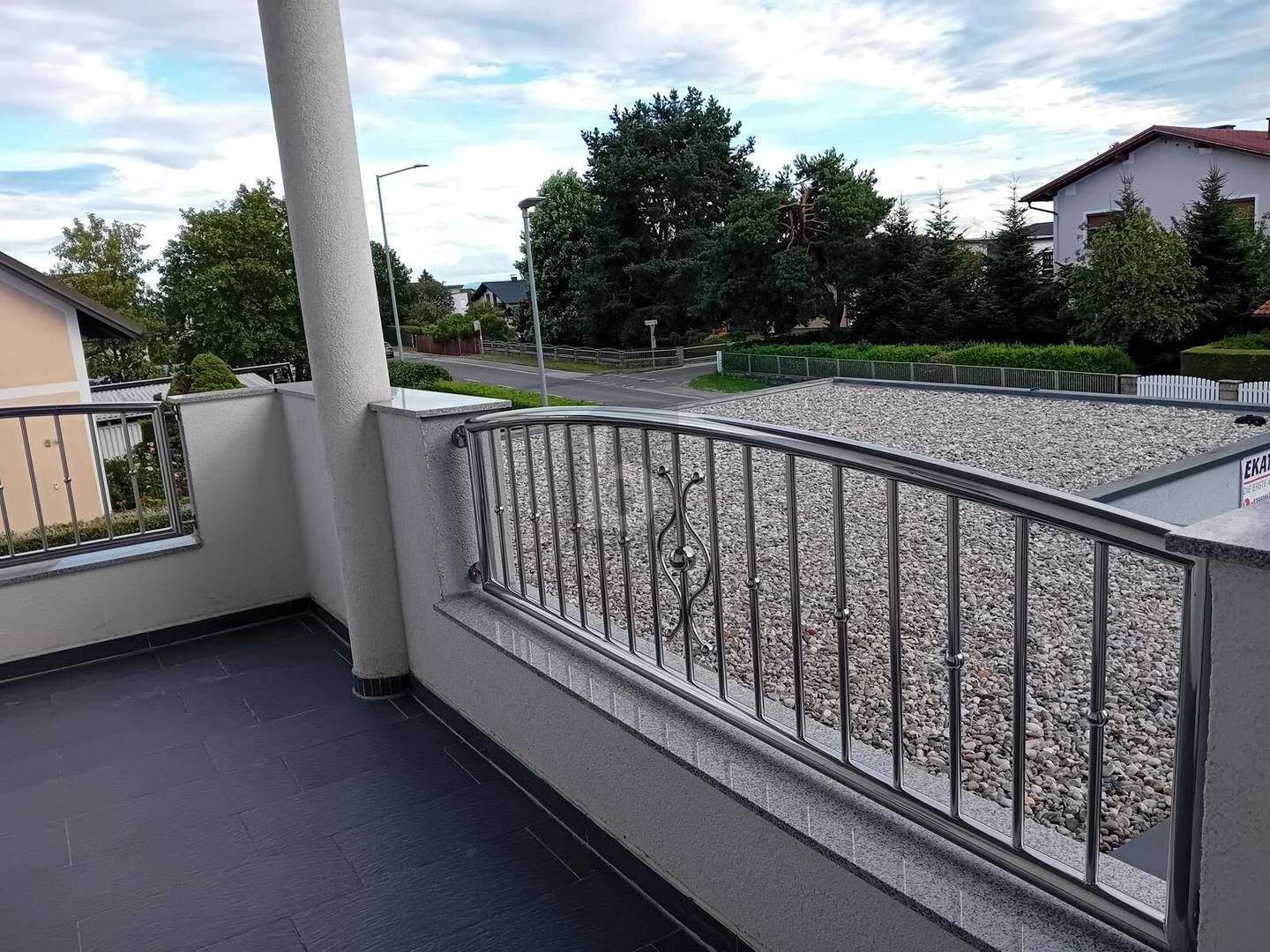 Familienwohnung mit Privatgarten Terrasse und Balkon