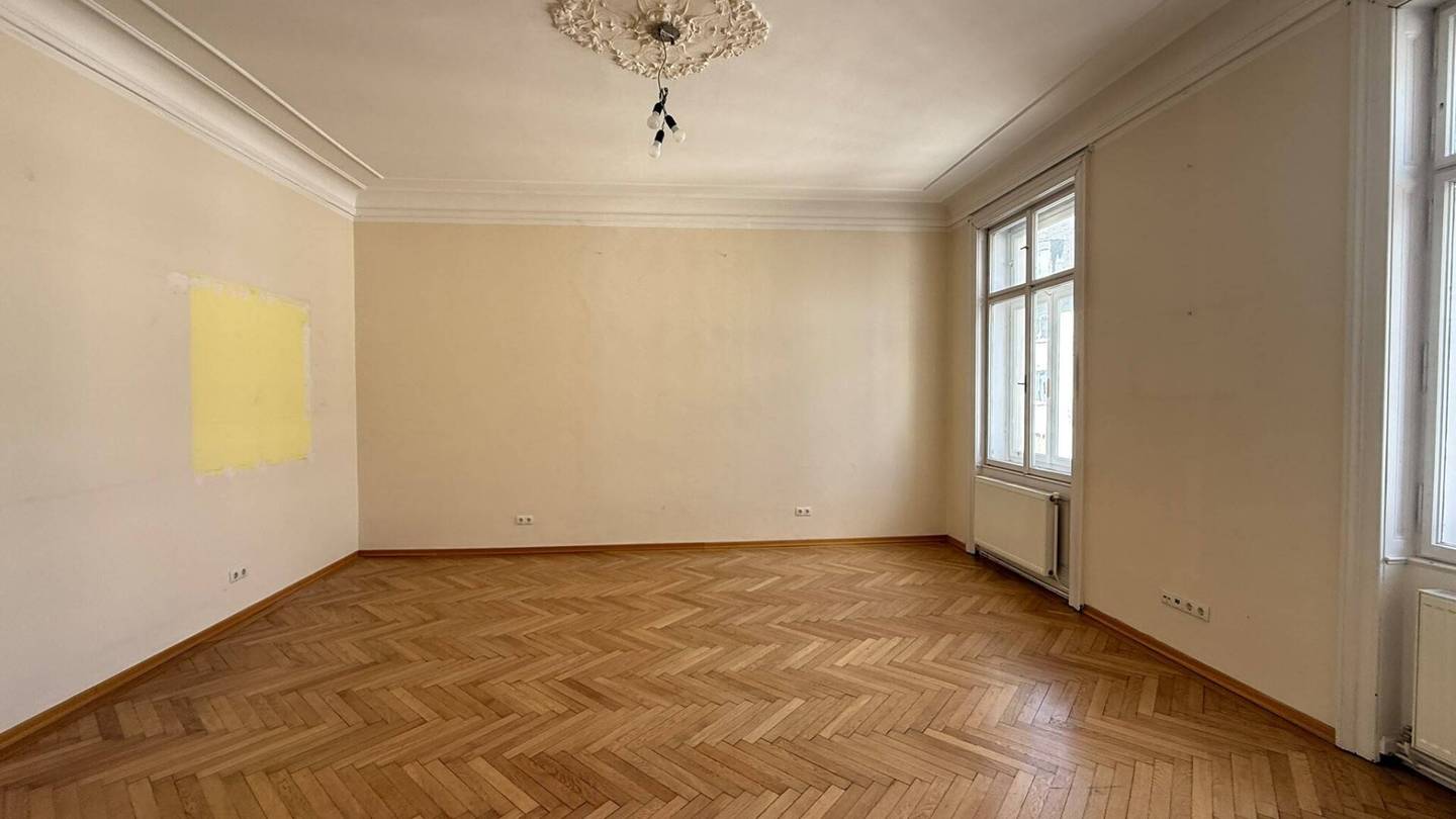 Office with high ceilings at Julius Tandler Platz
