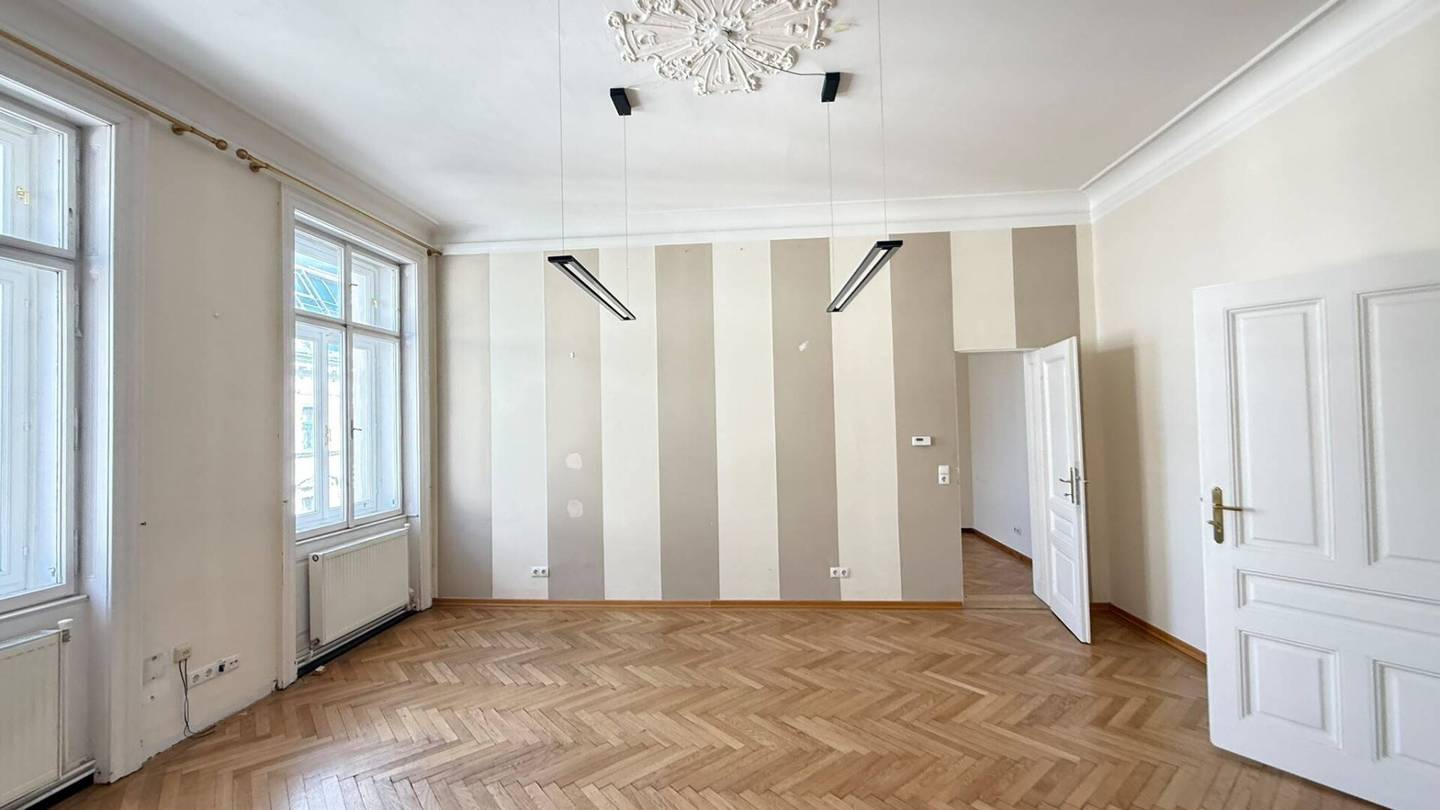 Office with high ceilings at Julius Tandler Platz