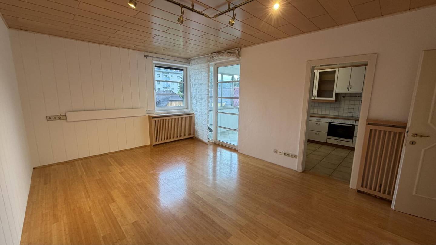 Bright apartment with loggia and parking