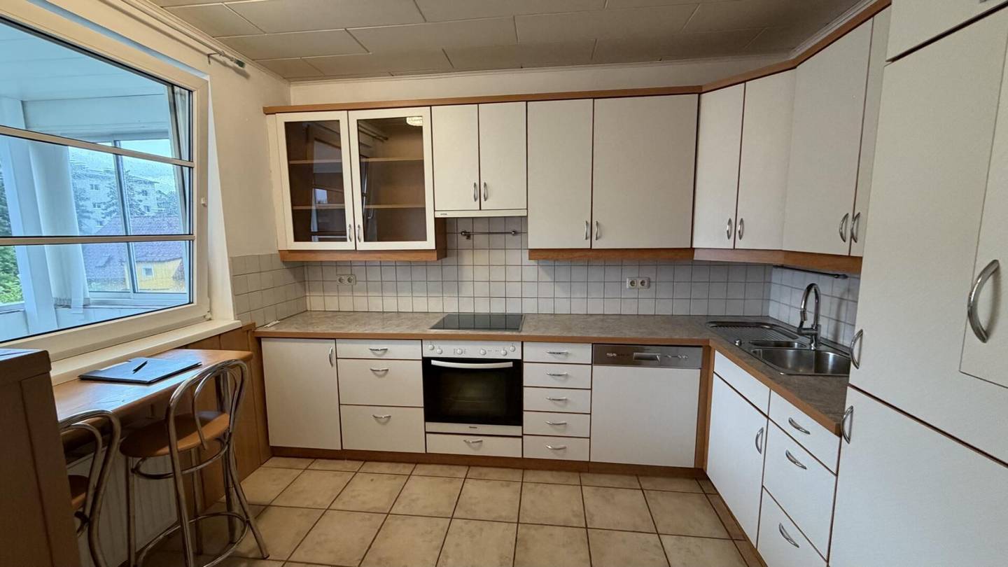 Bright apartment with loggia and parking