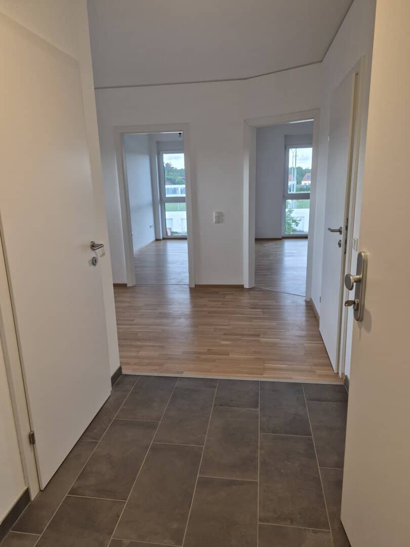 Neubauwohnung mit Balkon und Parkettboden