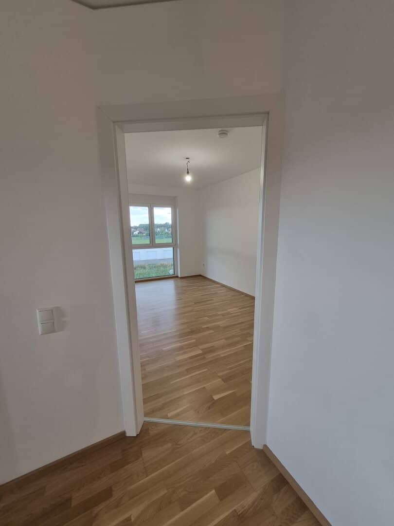 Neubauwohnung mit Balkon und Parkettboden