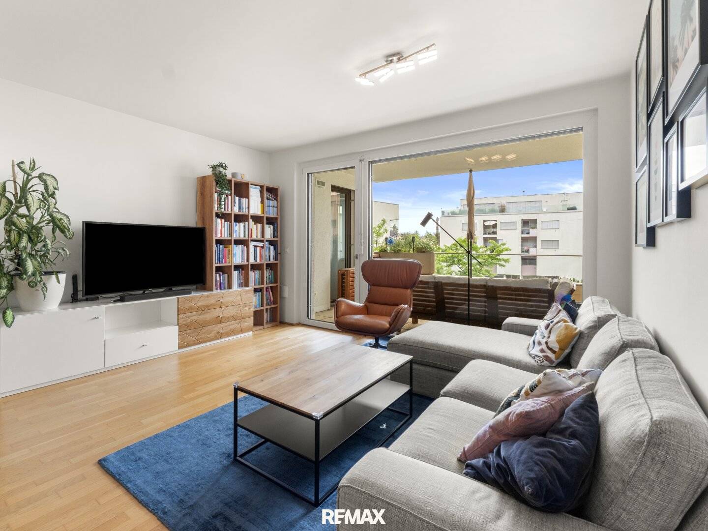 Apartment with Loggia to Courtyard and District Heating