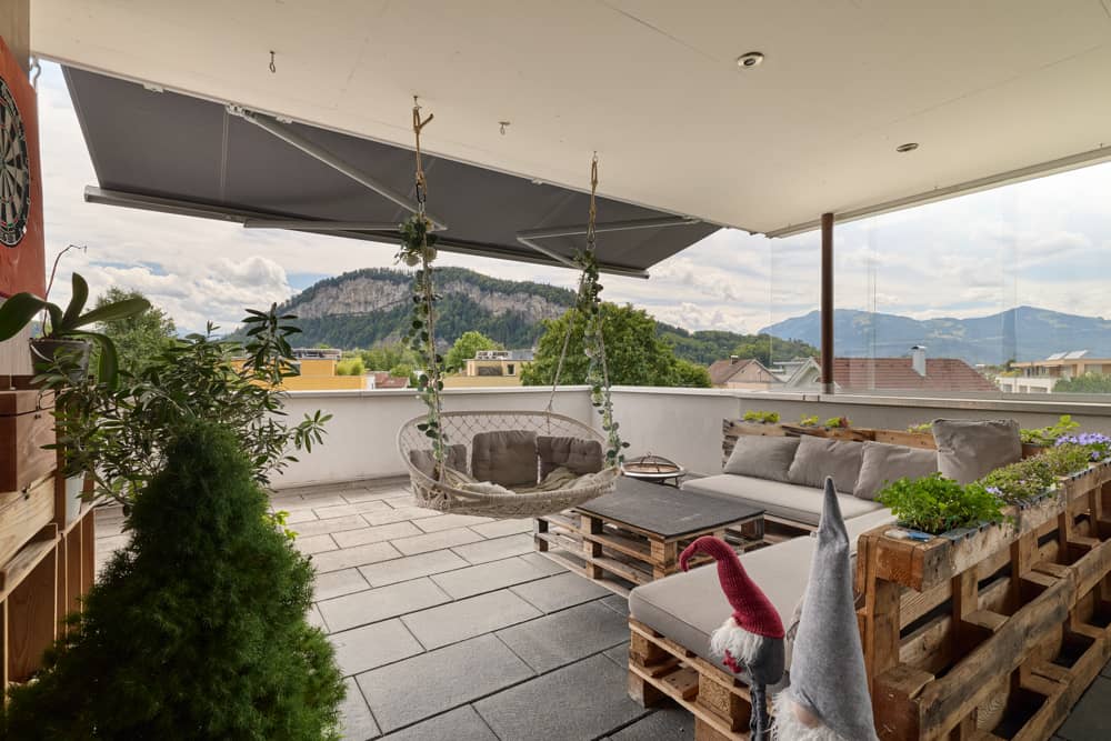 Penthouse apartment with large terrace and underground parking