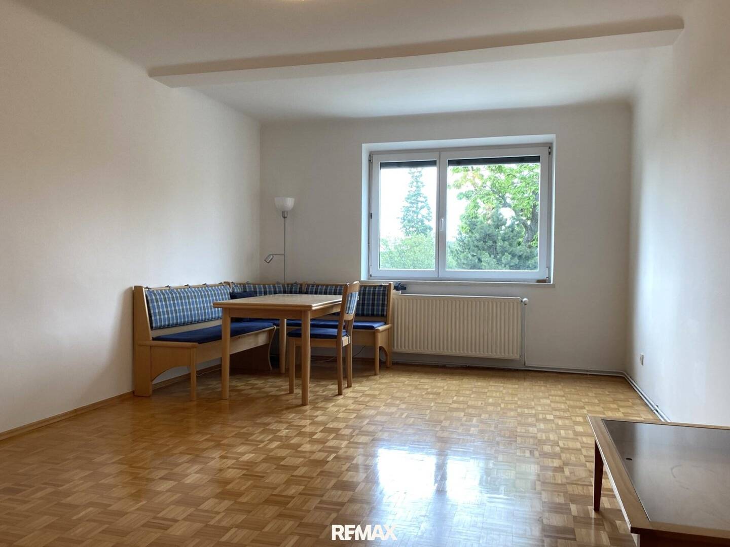 Apartment with panoramic view and garden access in a quiet green setting