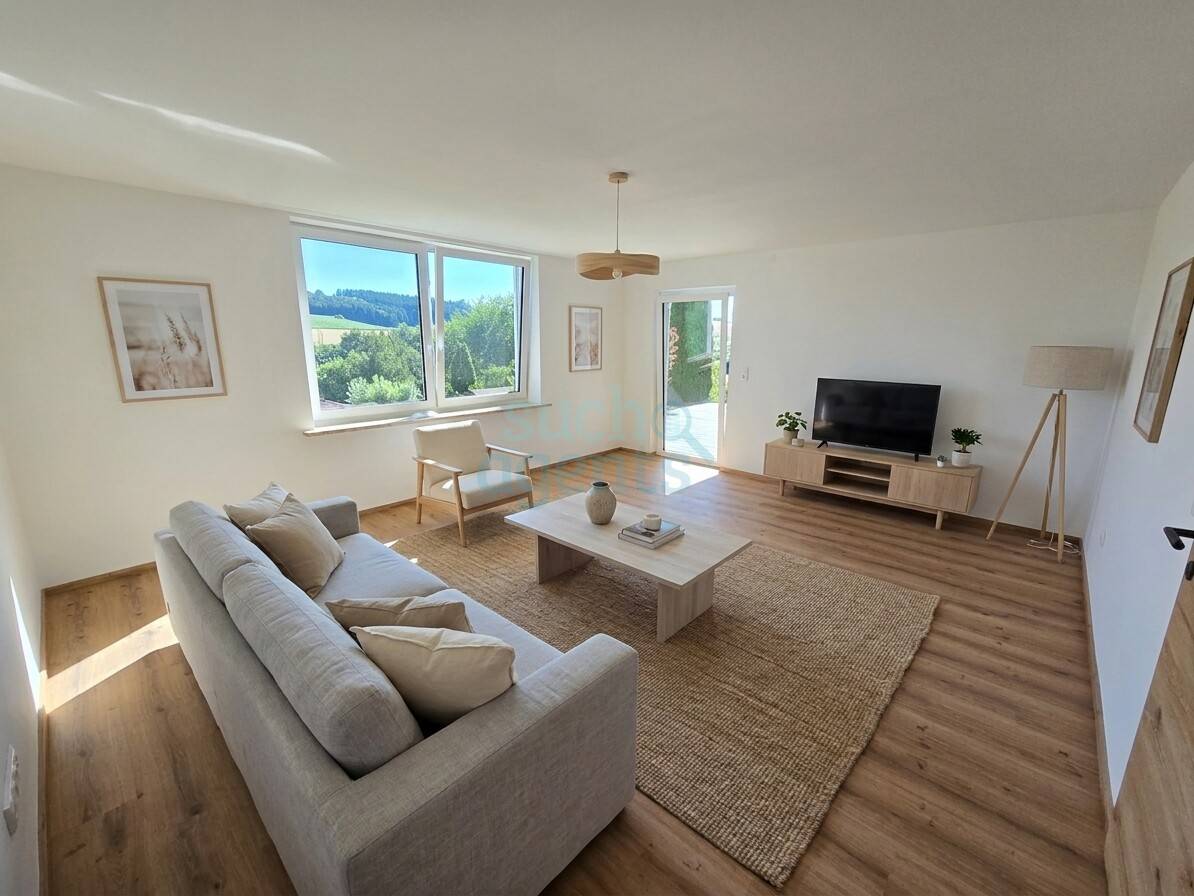 Renovierter Bungalow mit Panoramablick und großem Garten