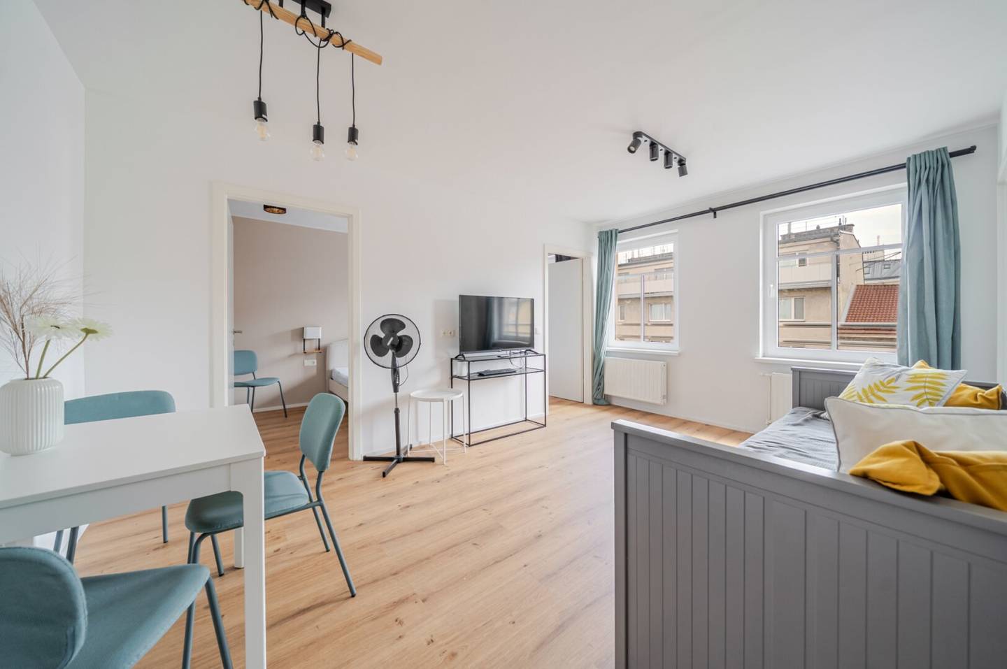 Möblierte 2 Zimmer Wohnung mit Lift und Einbauküche