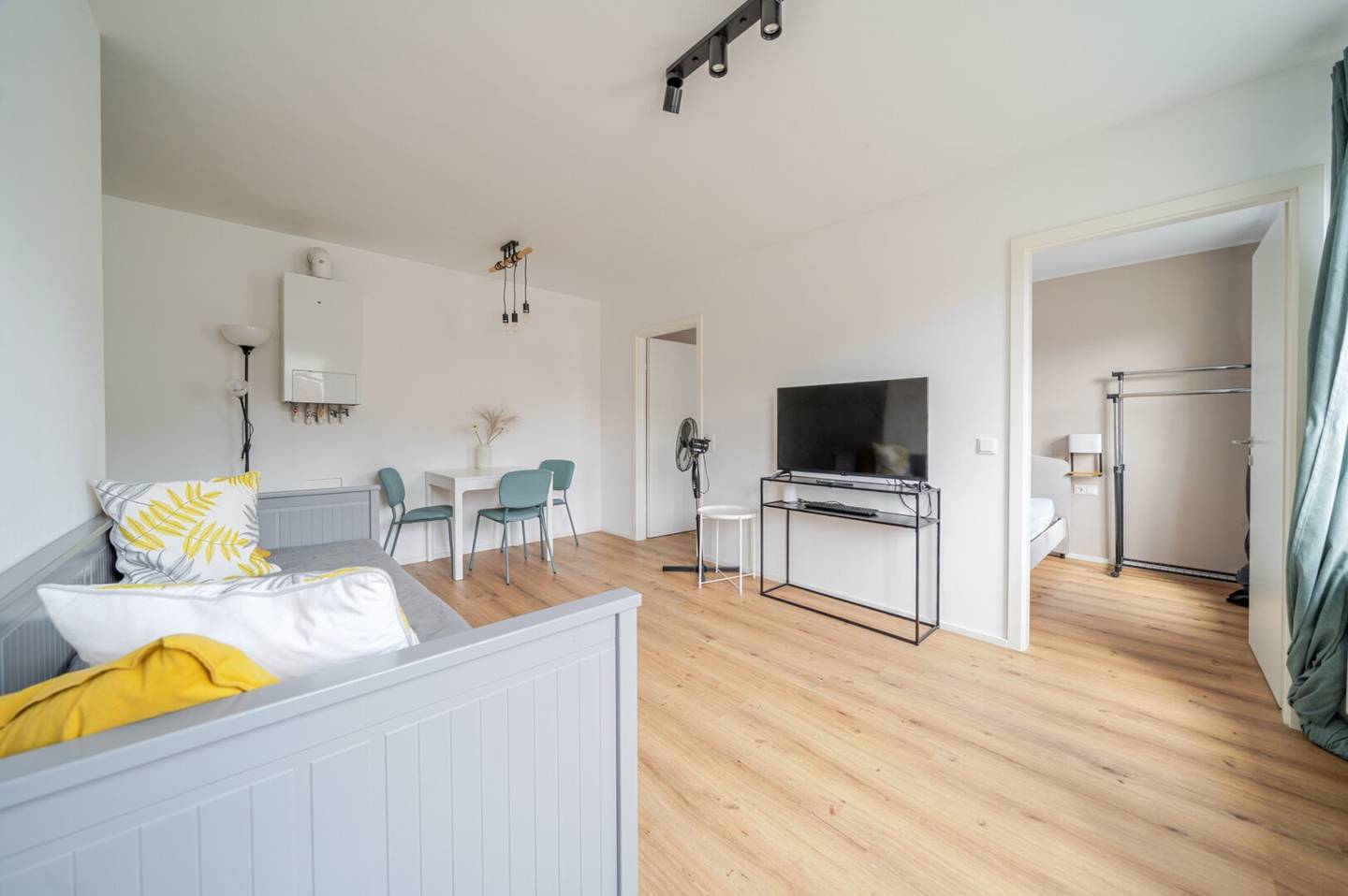 Möblierte 2 Zimmer Wohnung mit Lift und Einbauküche
