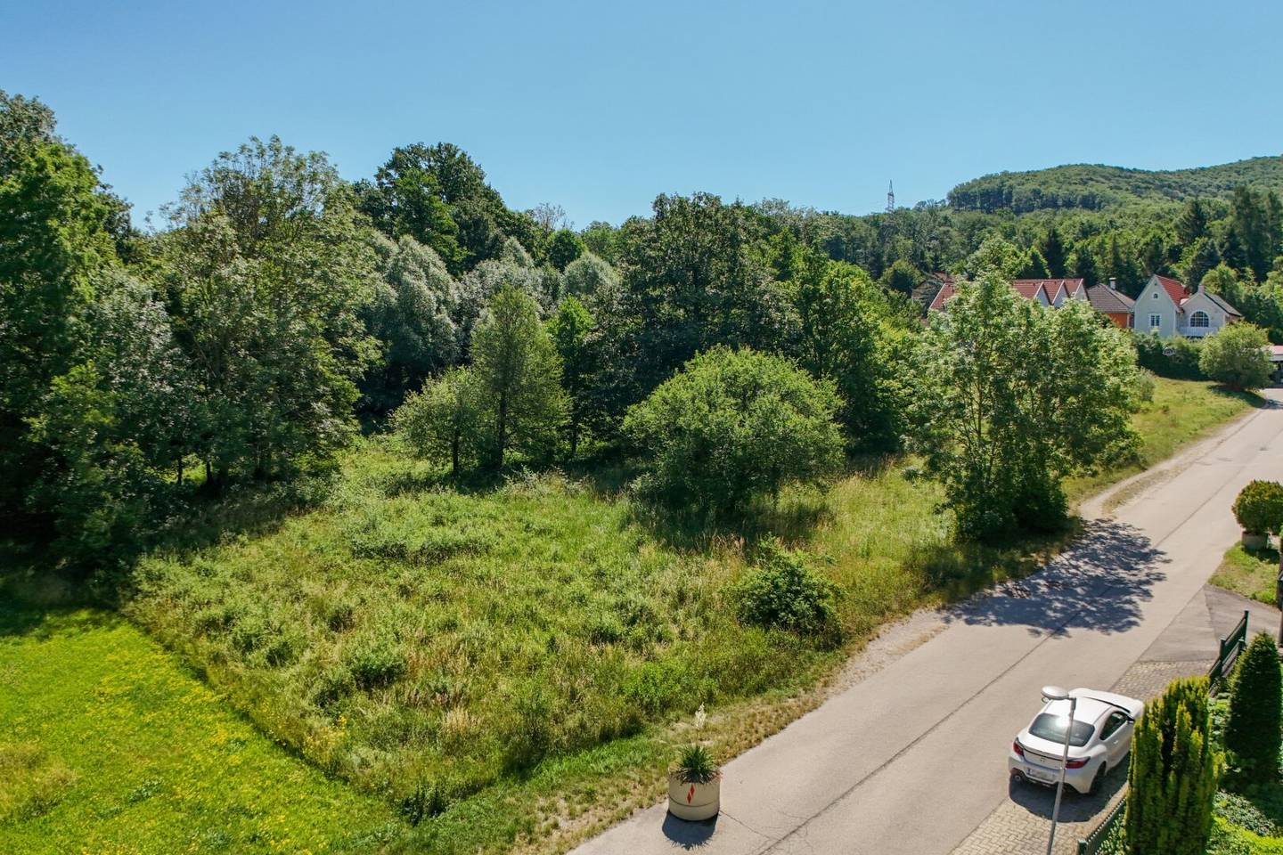 Ebenes Baugrundstück in sonniger Lage