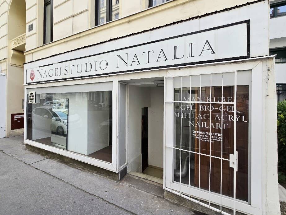 Bright retail space with tea kitchen in the 9th district