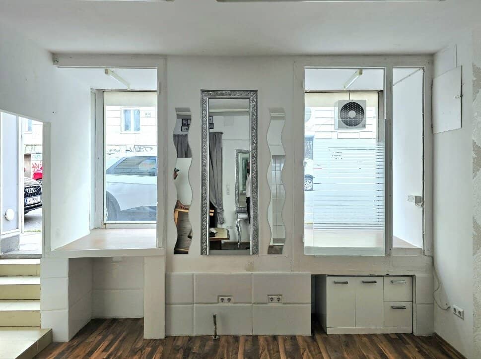 Bright retail space with tea kitchen in the 9th district