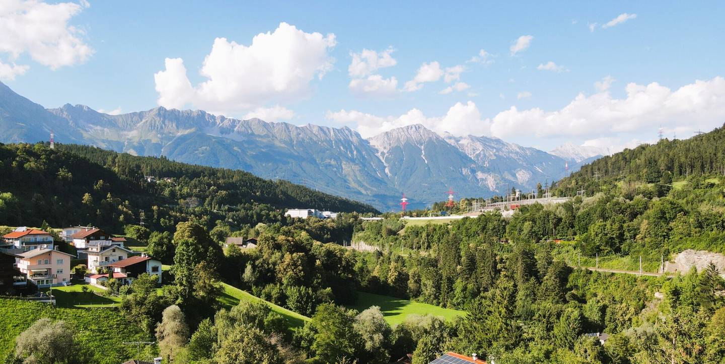 Baugrundstück mit Bergblick und Waldnähe