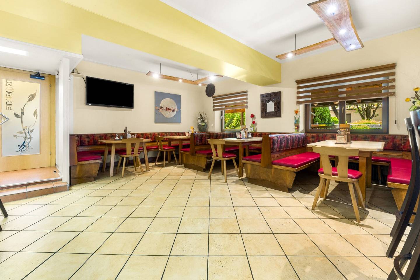 Traditional restaurant with large parking area and terrace