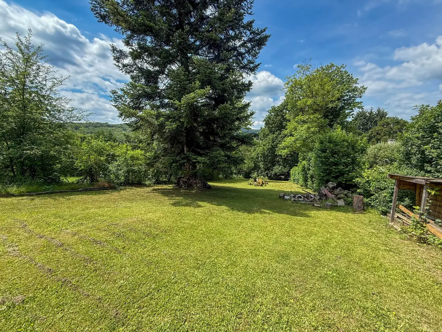 Charming house with southwest plot and division potential