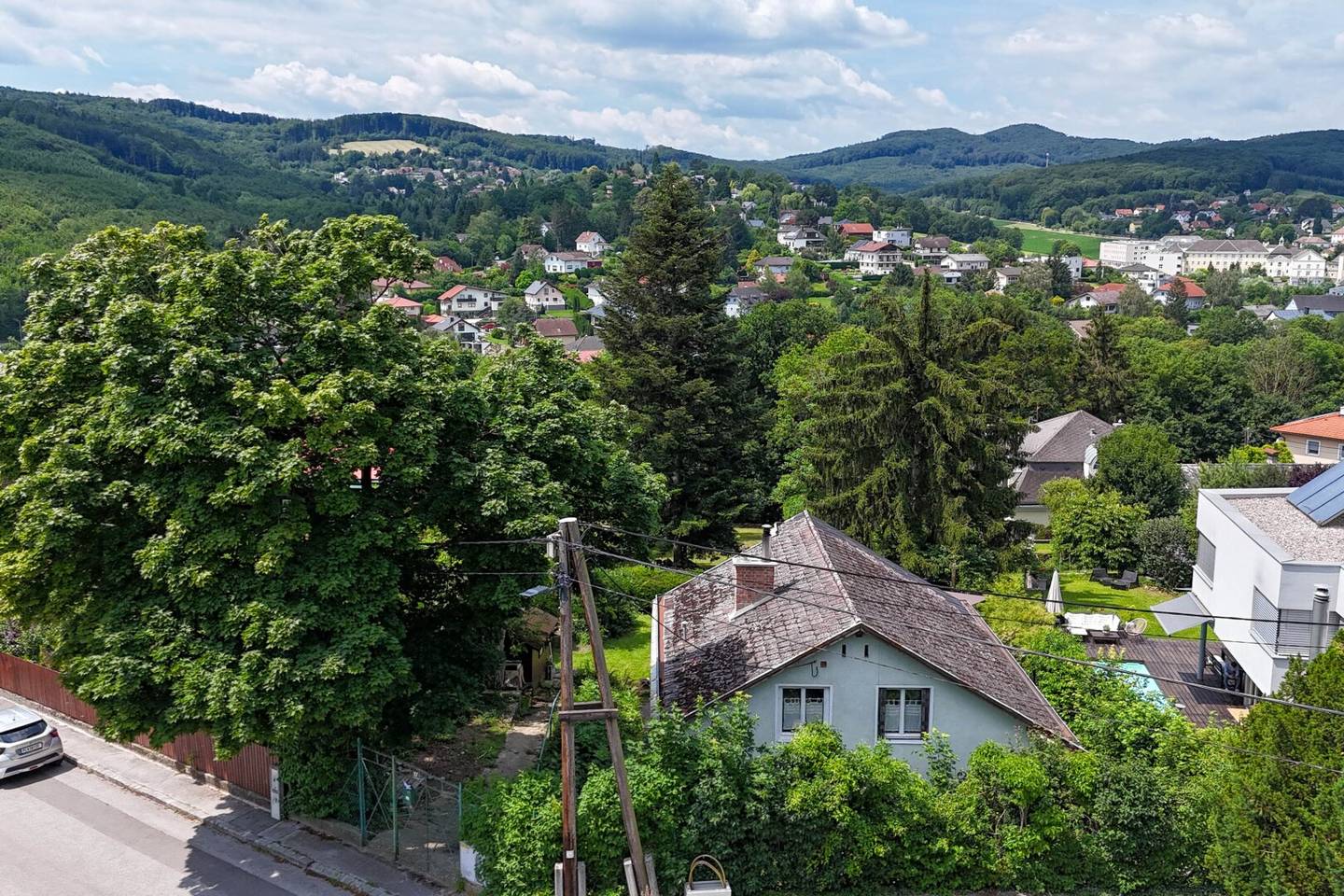 Charming house with southwest plot and division potential