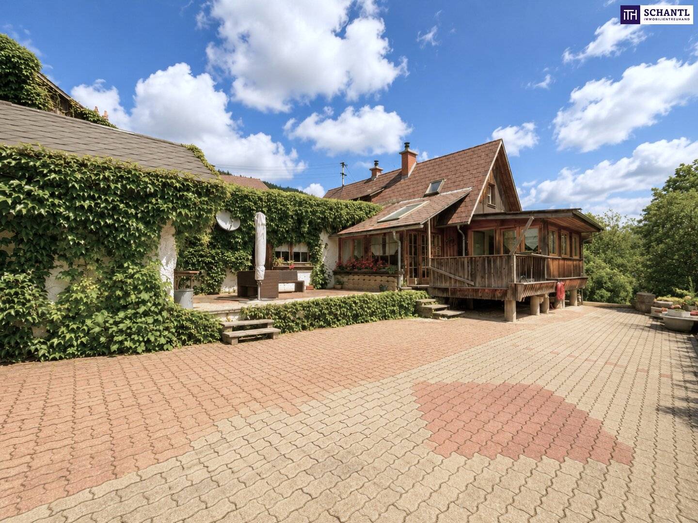 Landhaus mit Panoramablick und Pferdestallungen