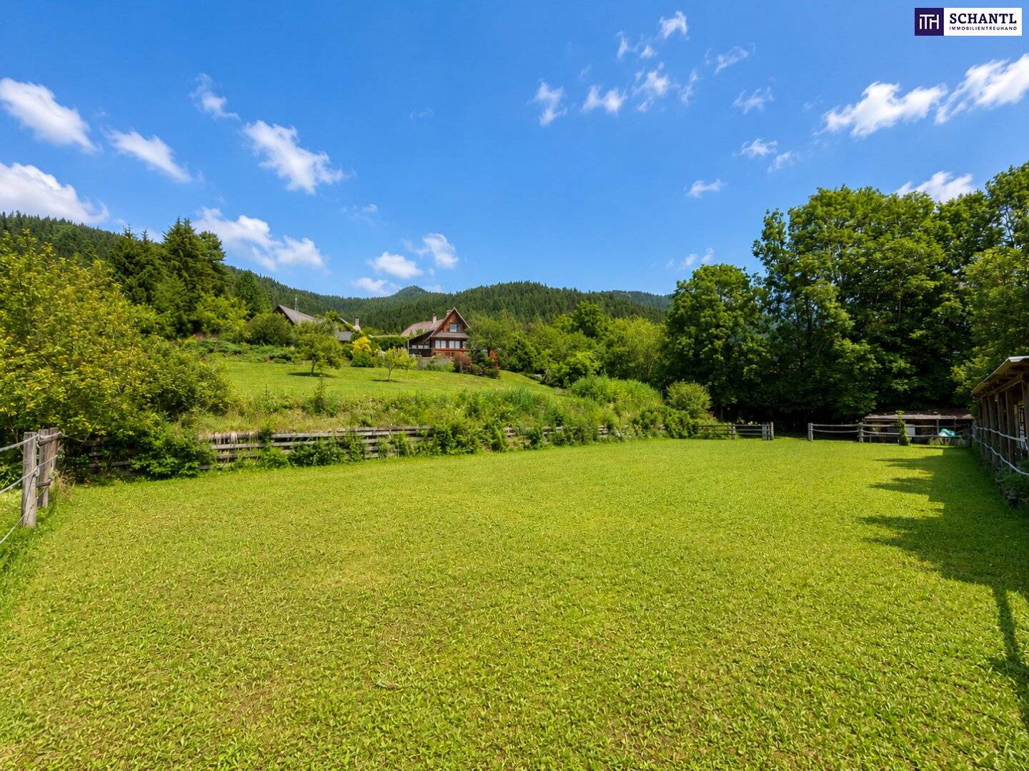Landhaus mit Panoramablick und Pferdestallungen
