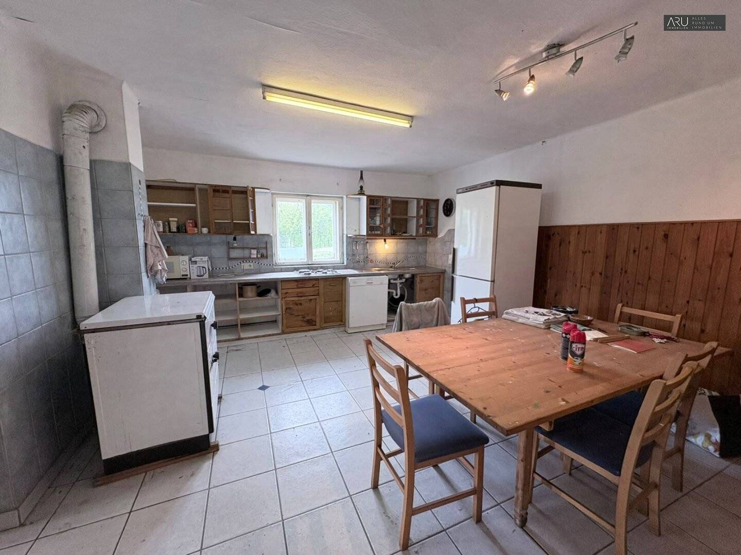 Einfamilienhaus mit großem Grundstück und Grünblick