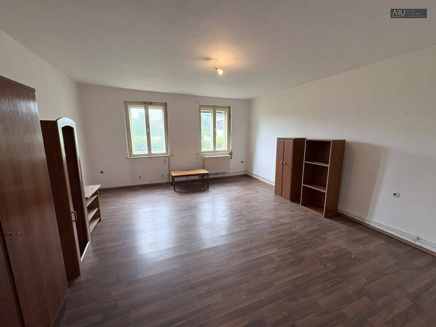 Einfamilienhaus mit großem Grundstück und Grünblick