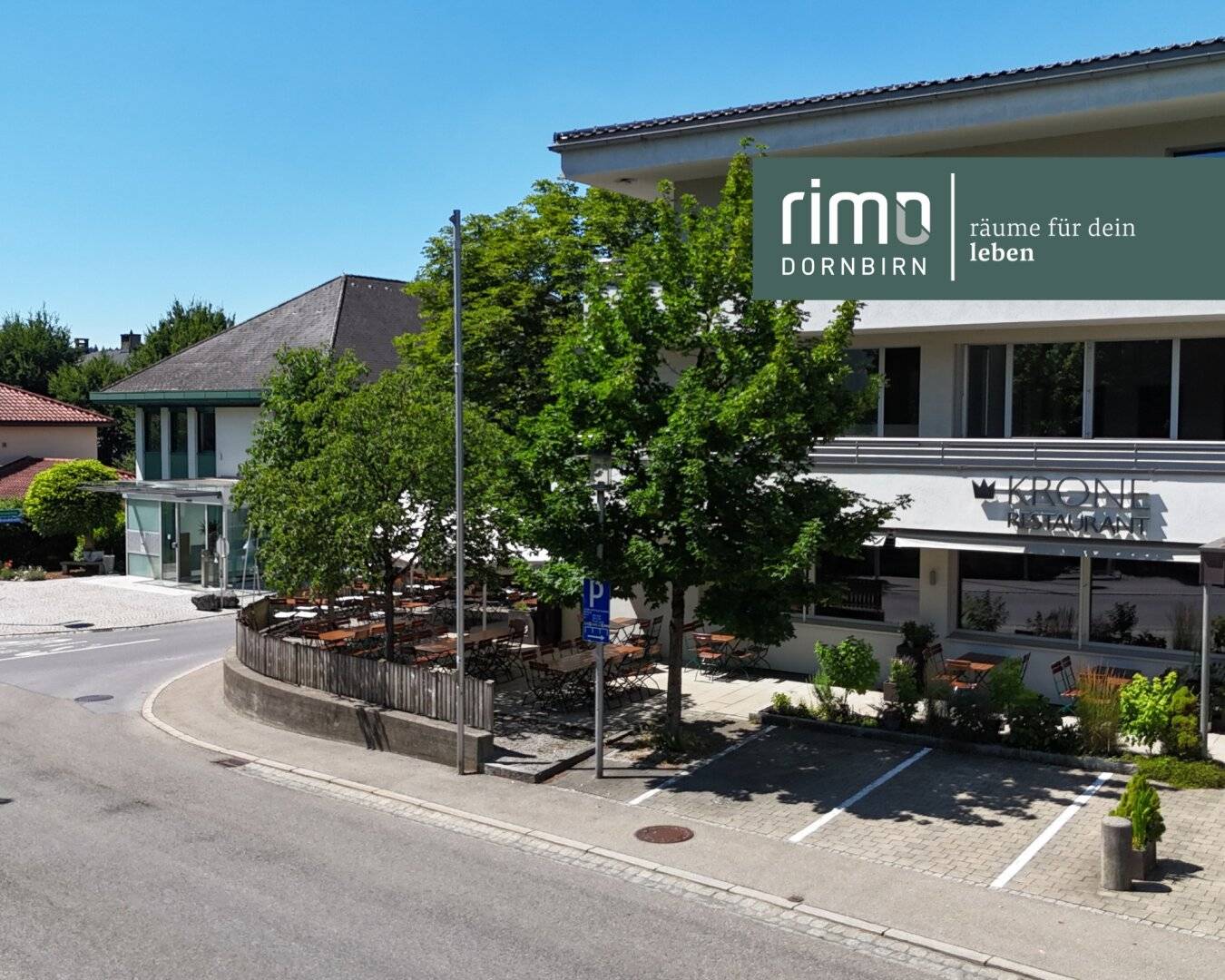 Inn with spacious terrace and event hall in prime central location