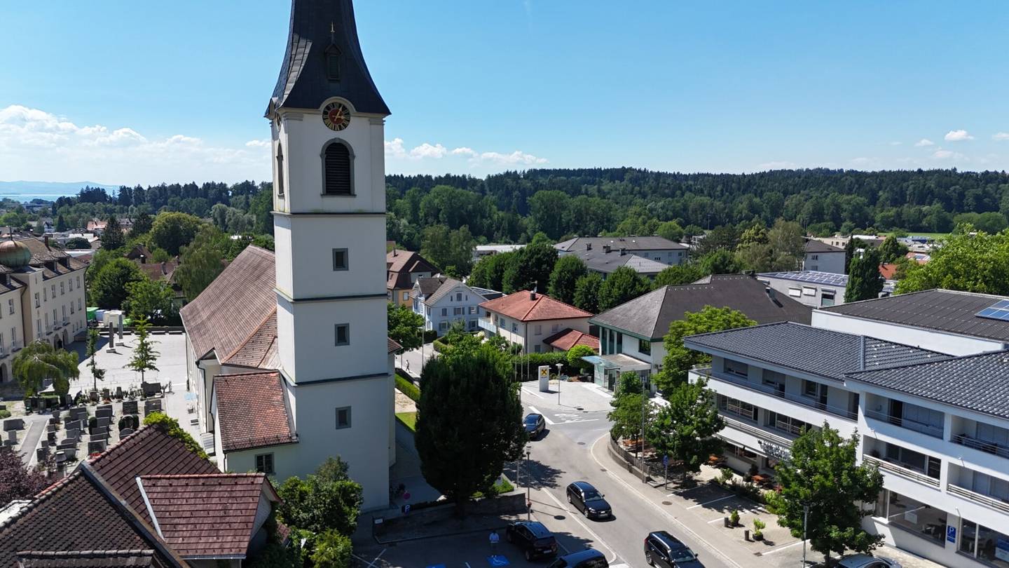 Inn with spacious terrace and event hall in prime central location