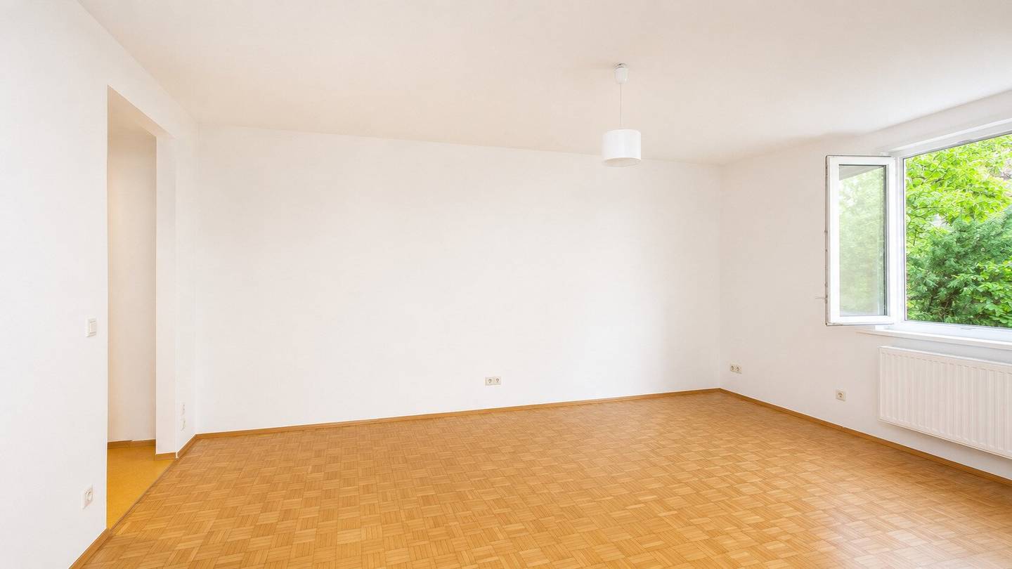 Ground floor apartment with view of greenery and fitted kitchen