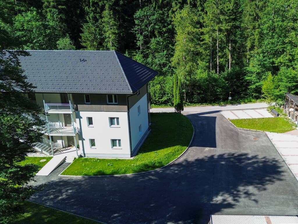 Ferienwohnung am Schindlbach mit Balkon und Bergblick