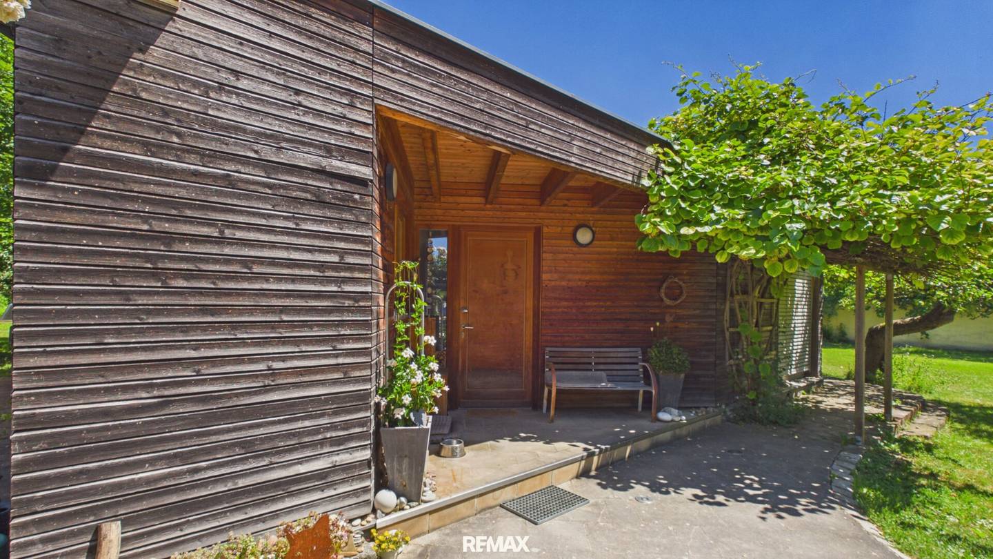 Modernisiertes Einfamilienhaus mit großem Garten und Solaranlage
