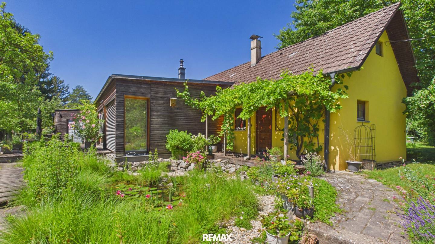 Modernisiertes Einfamilienhaus mit großem Garten und Solaranlage