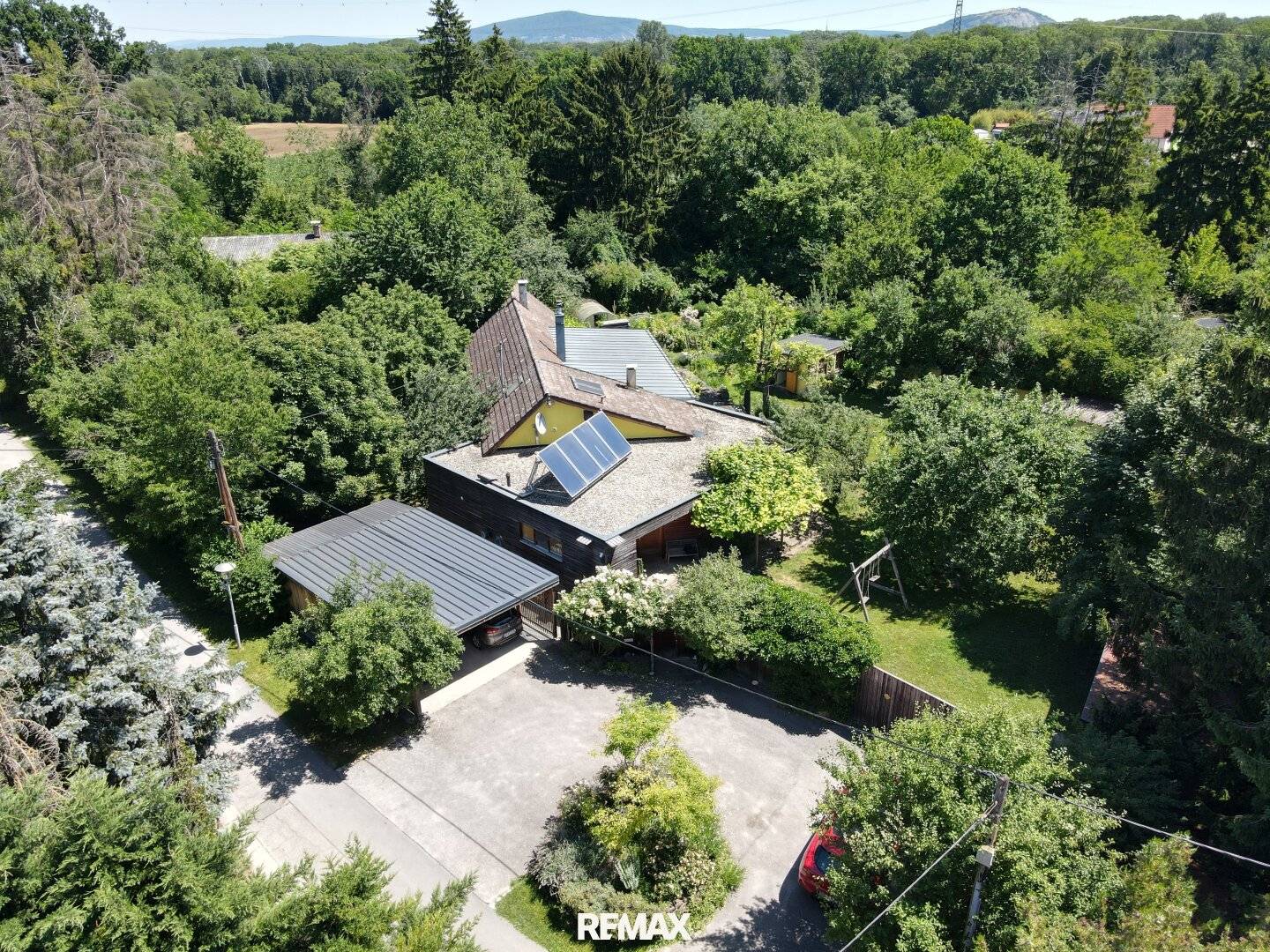Modernisiertes Einfamilienhaus mit großem Garten und Solaranlage
