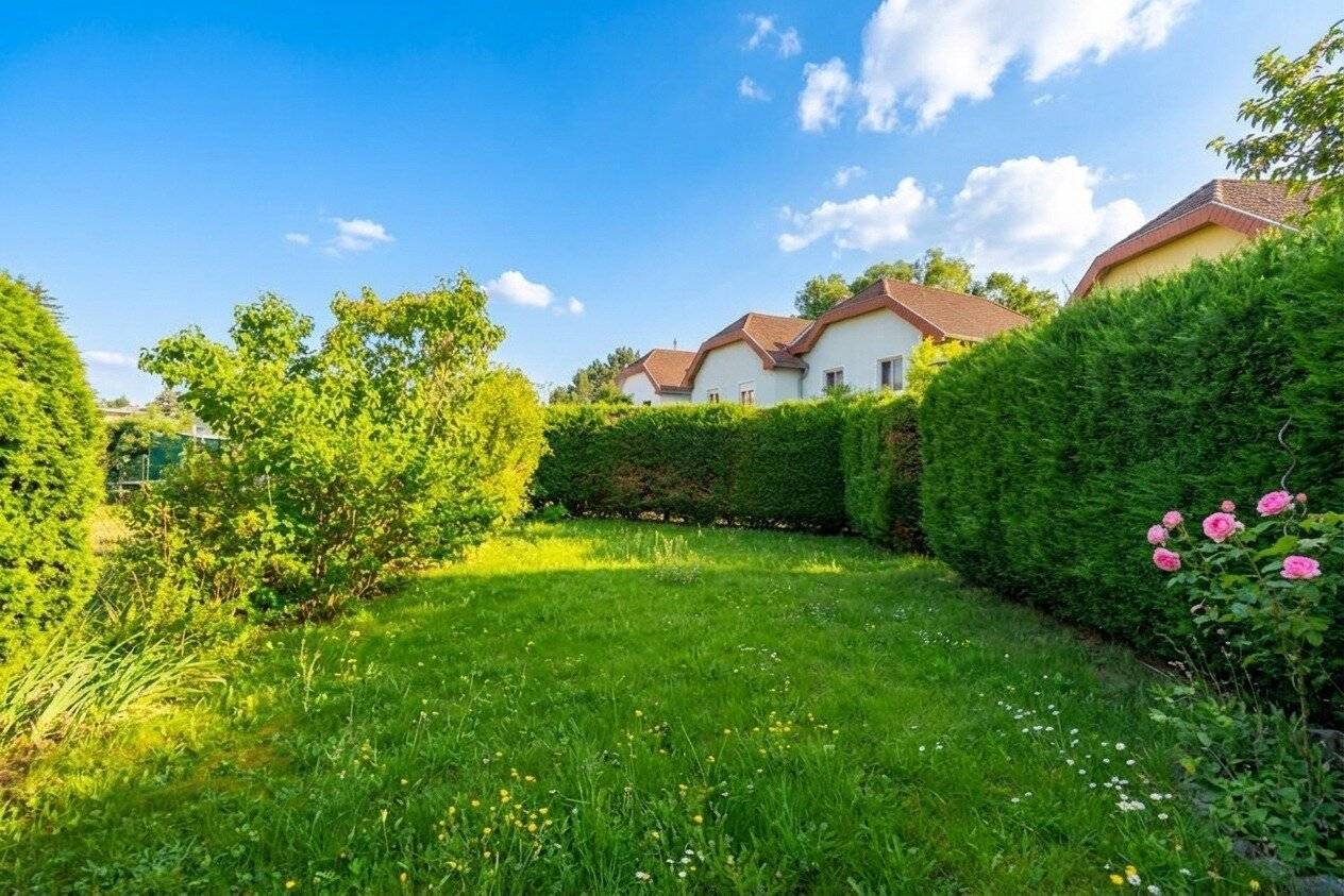 Gepflegte Doppelhaushälfte mit Garten und Garage