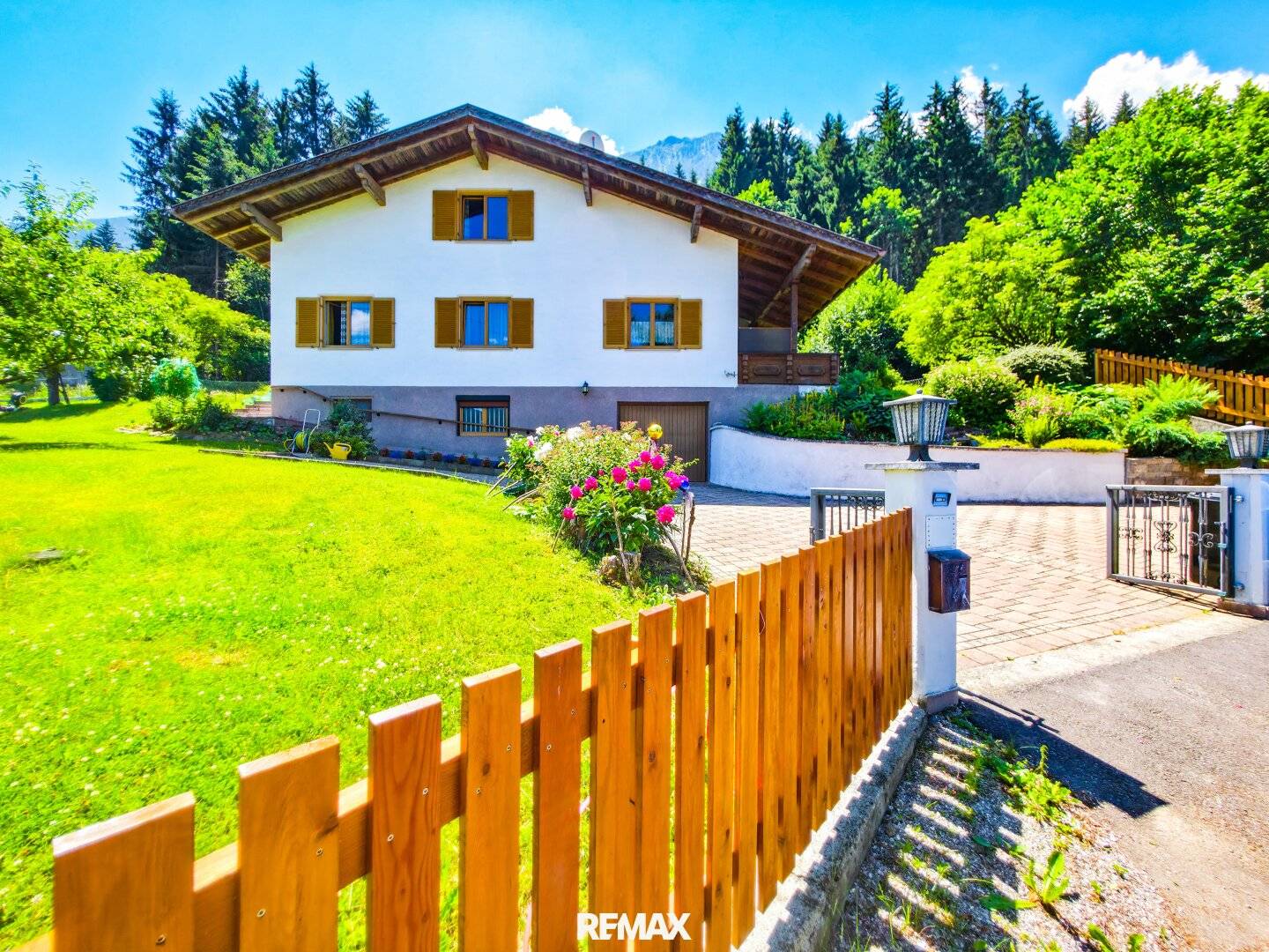 Einfamilienhaus mit Garten und Garage am Pollingberg