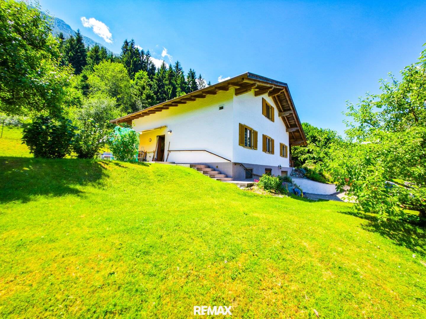 Einfamilienhaus mit Garten und Garage am Pollingberg