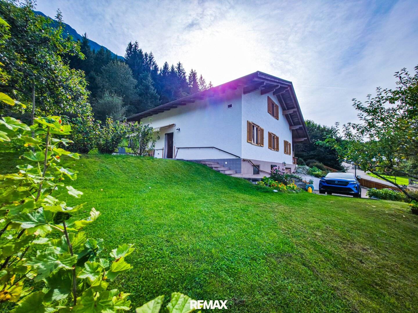 Einfamilienhaus mit Garten und Garage am Pollingberg