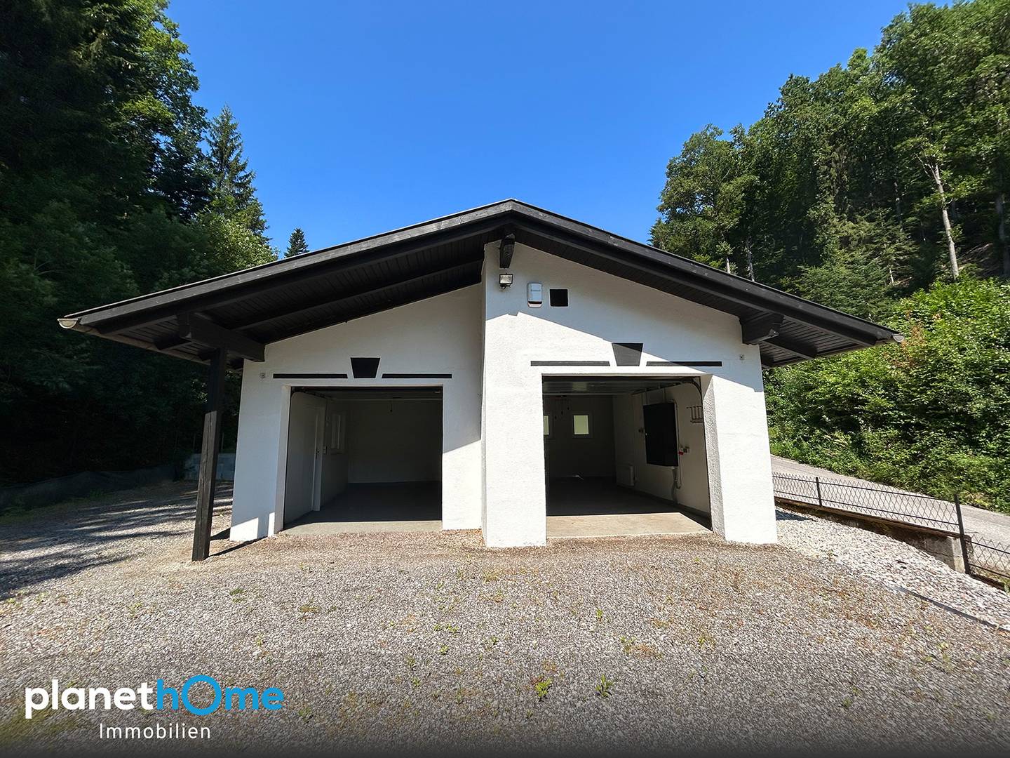 Bungalow mit Gestaltungspotenzial und Bachlauf