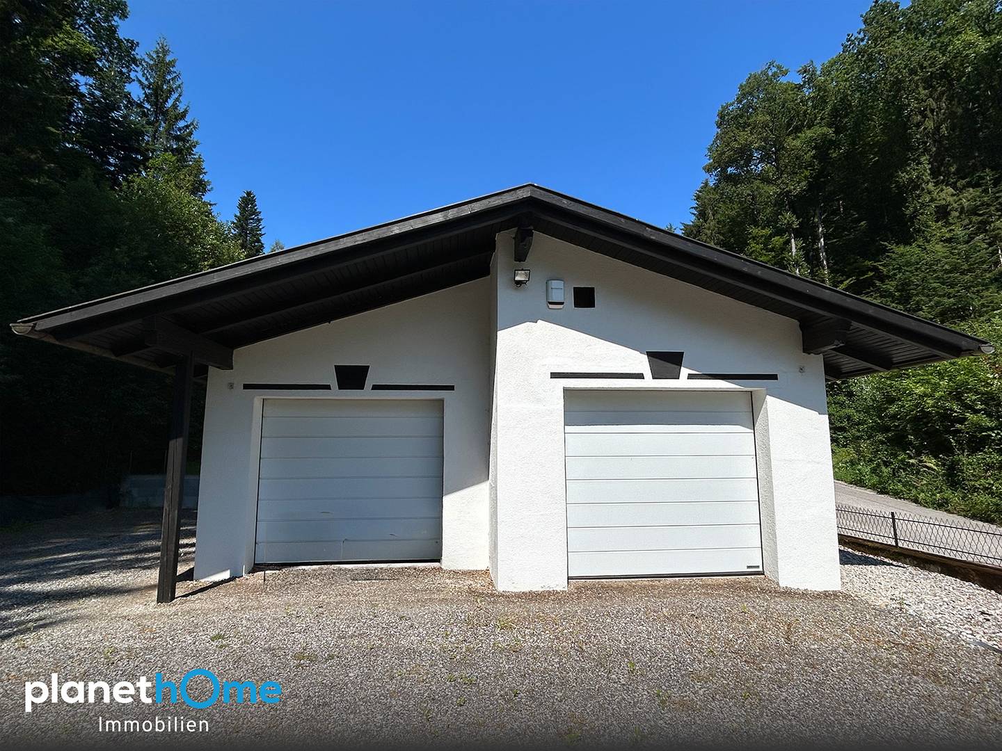 Bungalow mit Gestaltungspotenzial und Bachlauf